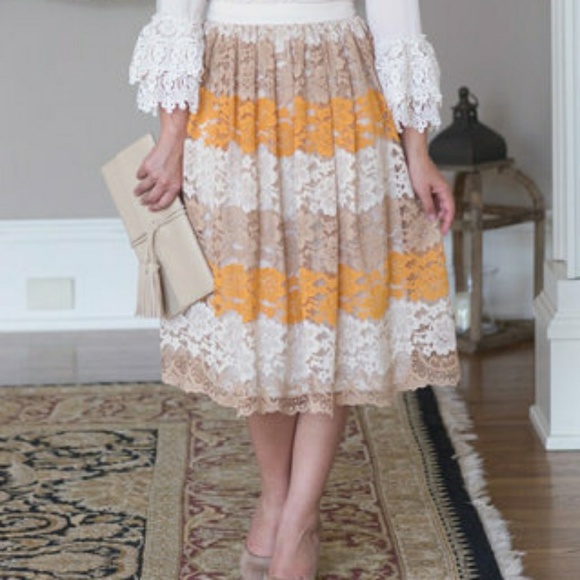 Dainty Jewell's Dresses & Skirts - NWT dainty jewell's lace and flowy skirt